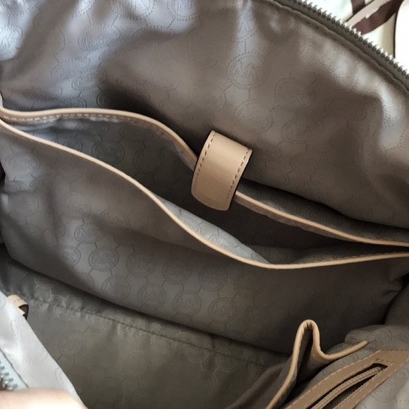 SOLD LOCAL- Michael Kors Purse and wallet set - Picture 5 of 8